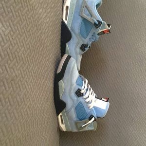 Jordan 4 university great shoe in good condition with the box